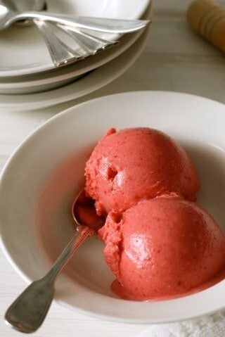 Strawberry Yogurt Ice Cream