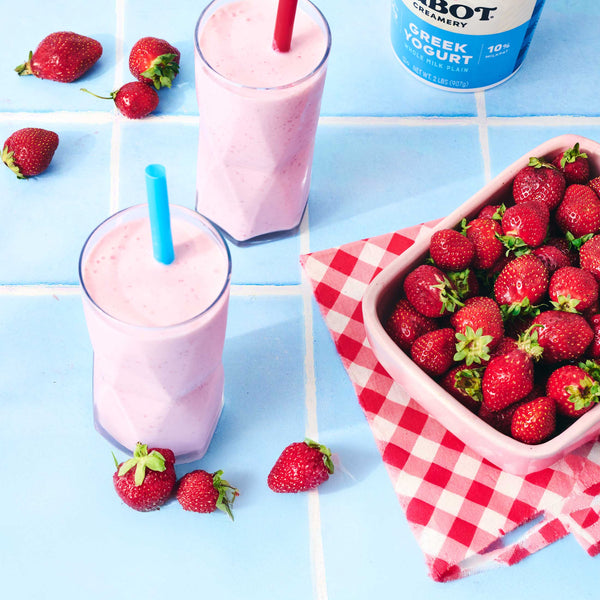 High Protein Strawberry Breakfast Smoothie