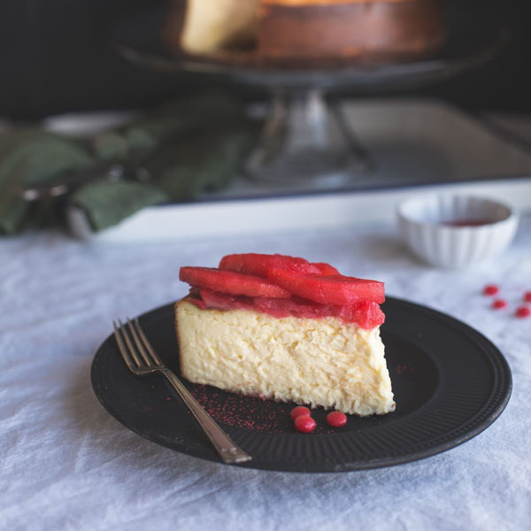 Cheddar Cheesecake with Candied Apple Slices