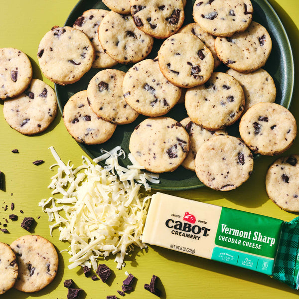 Cheddar Shortbread Cookie with Chocolate Chunks