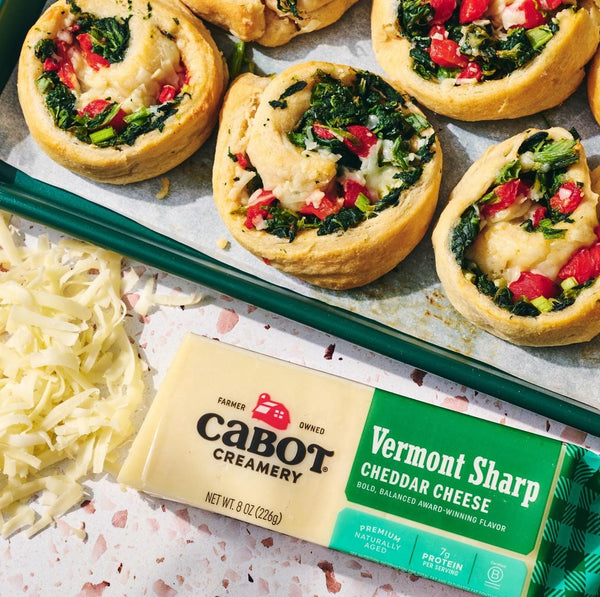 Stuffed Spinach Cheddar Holiday Rolls