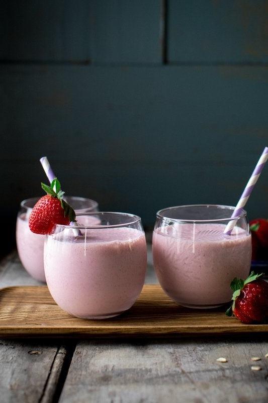 Strawberry Vanilla Oat Smoothie